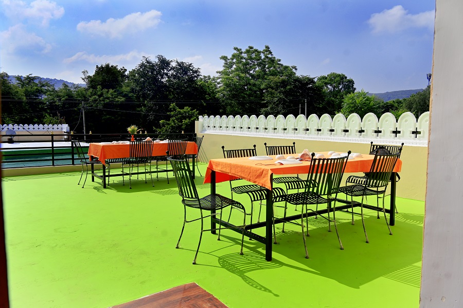 Outdoor seating area at The Moti Mahal Hotel Ranthambore