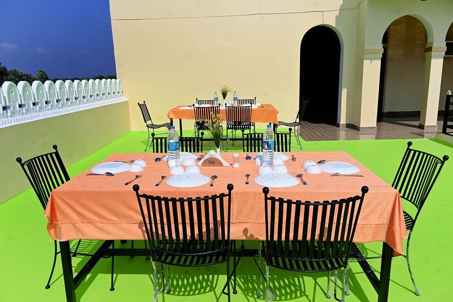 Outdoor dining area at The Moti Mahal Hotel Ranthambore