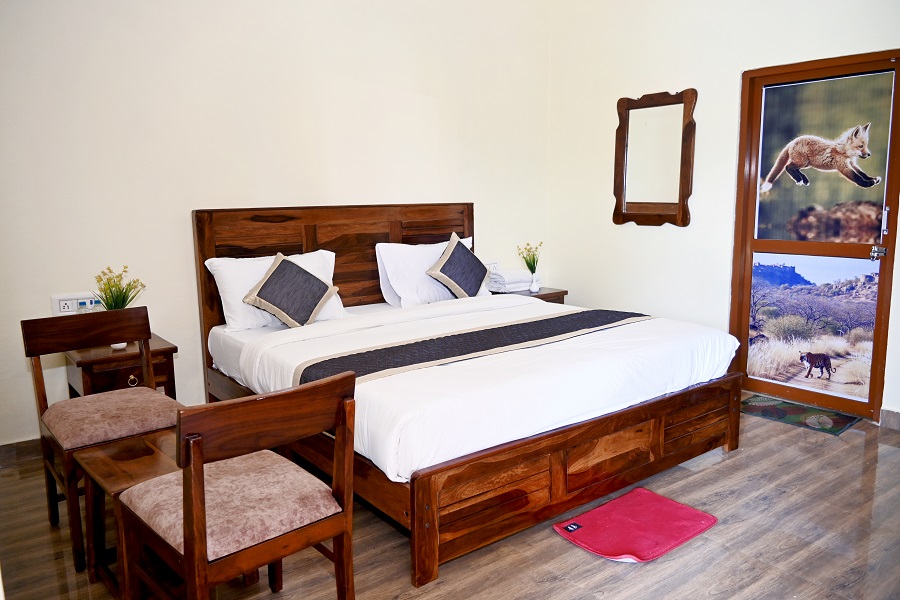 Comfortable hotel room at The Moti Mahal in Ranthambore