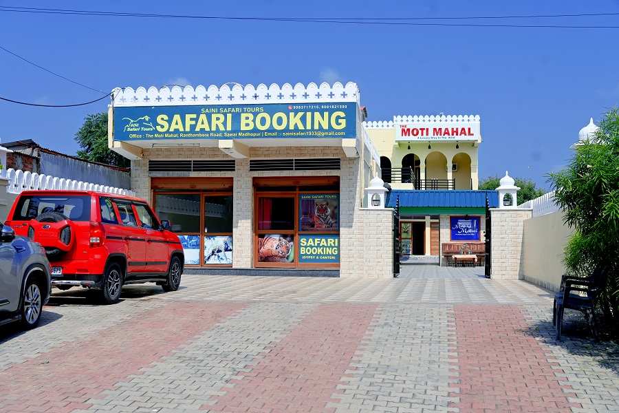 The Moti Mahal Guest House exterior in Ranthambore