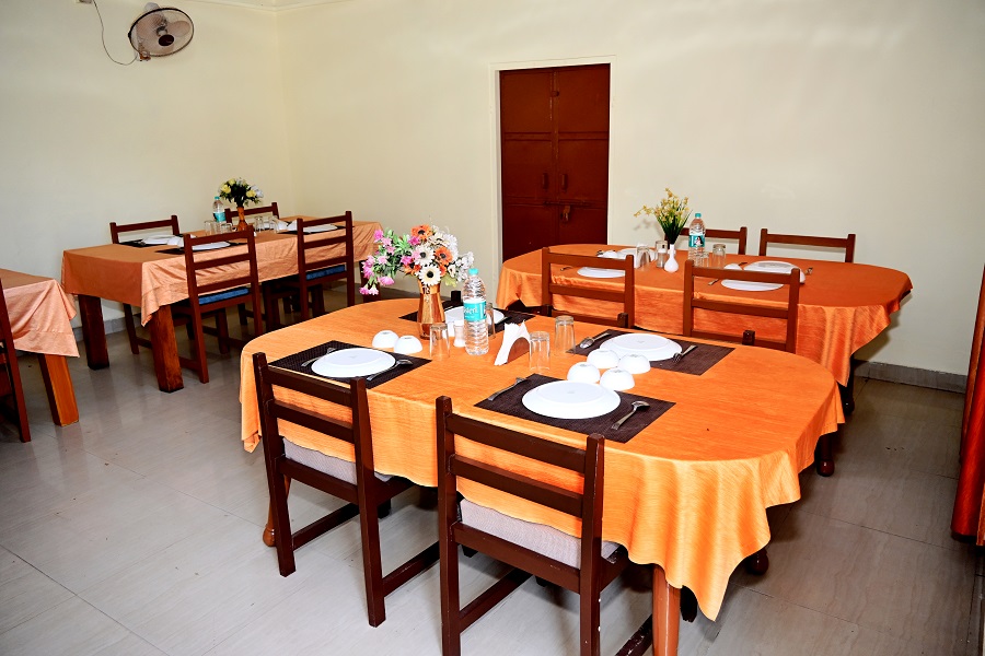 Restaurant dining area at The Moti Mahal Hotel Ranthambore