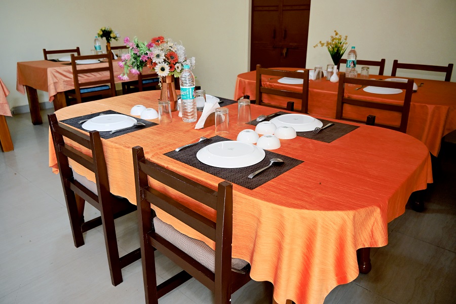 Comfortable hotel room at The Moti Mahal in Ranthambore