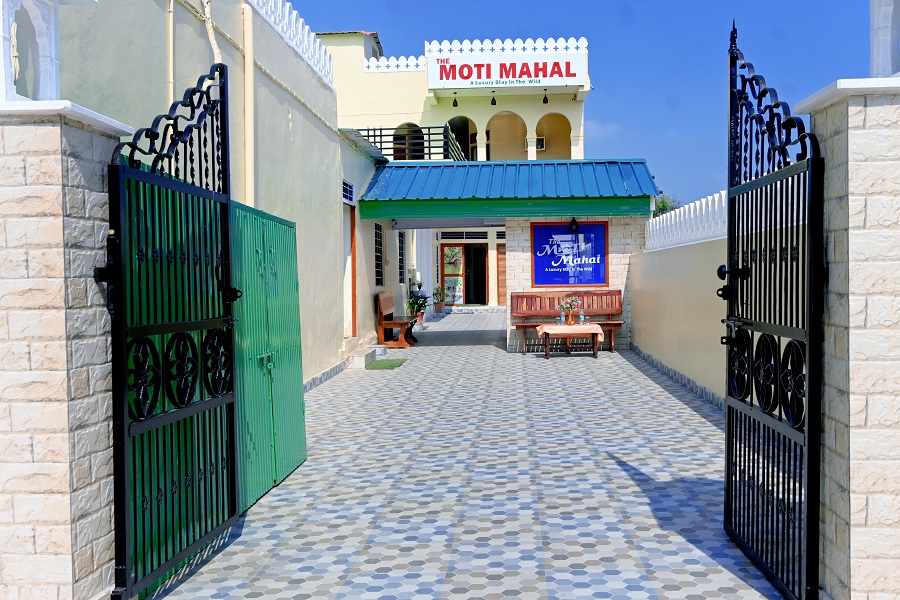 Hotel courtyard at The Moti Mahal Hotel in Ranthambore