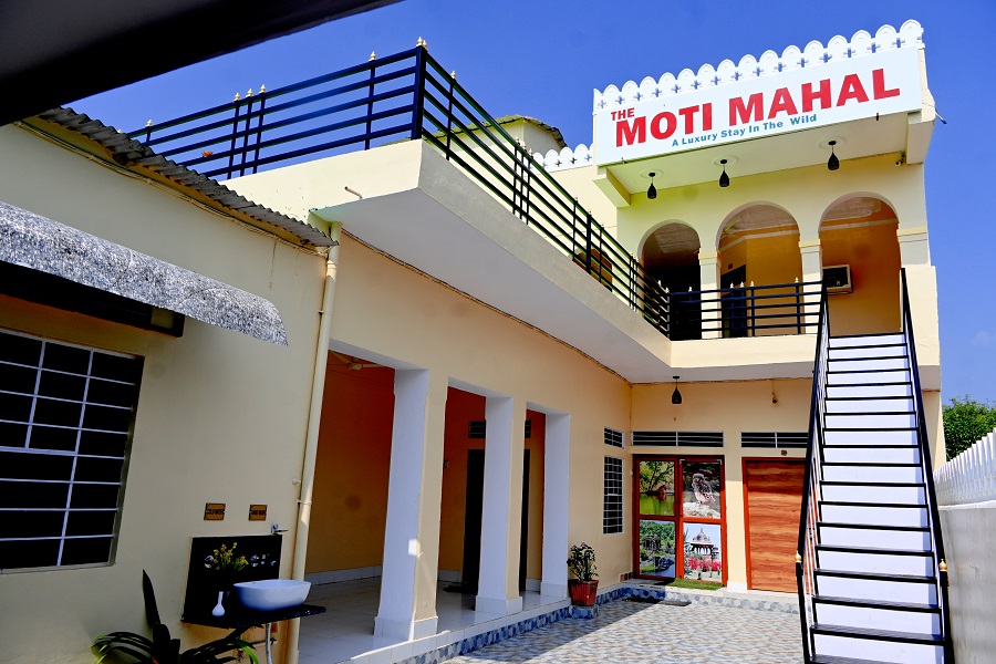 Comfortable hotel room at The Moti Mahal in Ranthambore