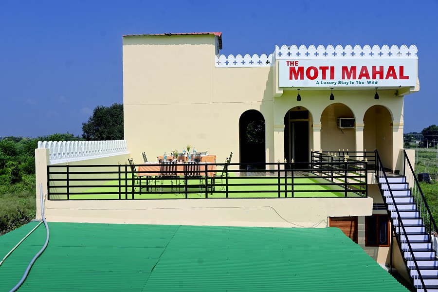 Comfortable hotel room at The Moti Mahal in Ranthambore