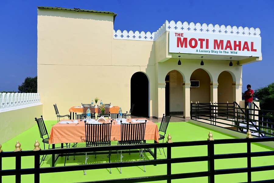 Comfortable hotel room at The Moti Mahal in Ranthambore